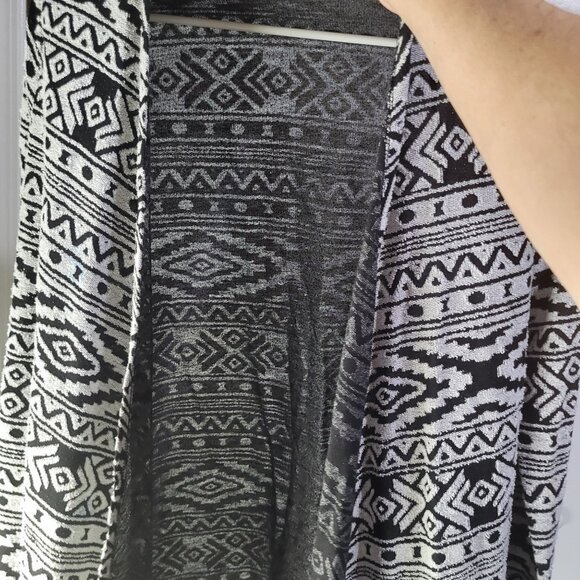 American Eagle Outfitters Women's Small Aztec Southwestern Cardigan Black White - Picture 5 of 10